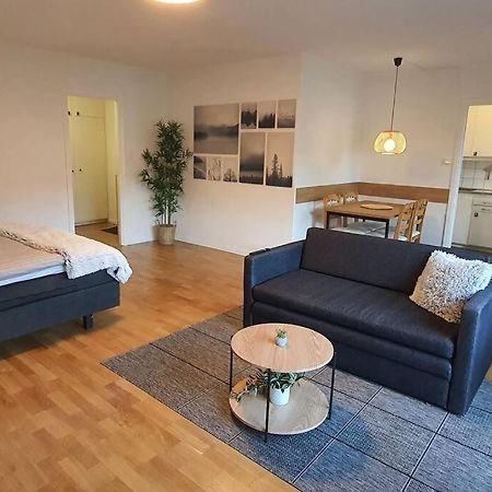 Apartment With Garden Near Metro! Stoccolma Esterno foto