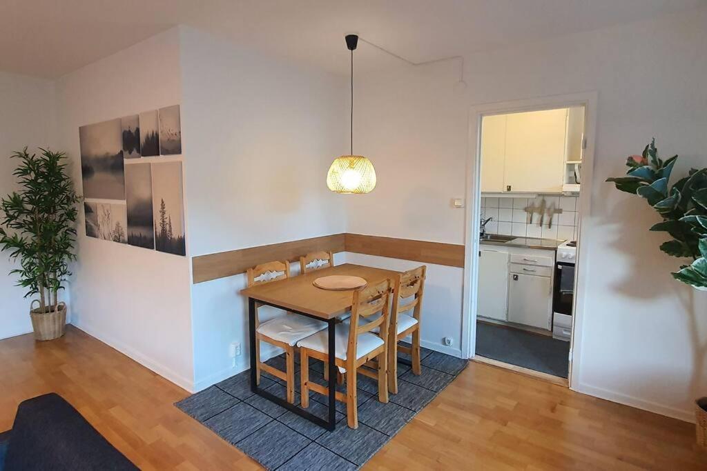 Apartment With Garden Near Metro! Stoccolma Esterno foto