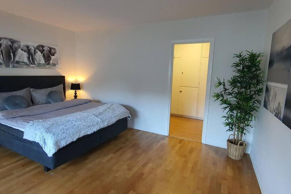 Apartment With Garden Near Metro! Stoccolma Esterno foto