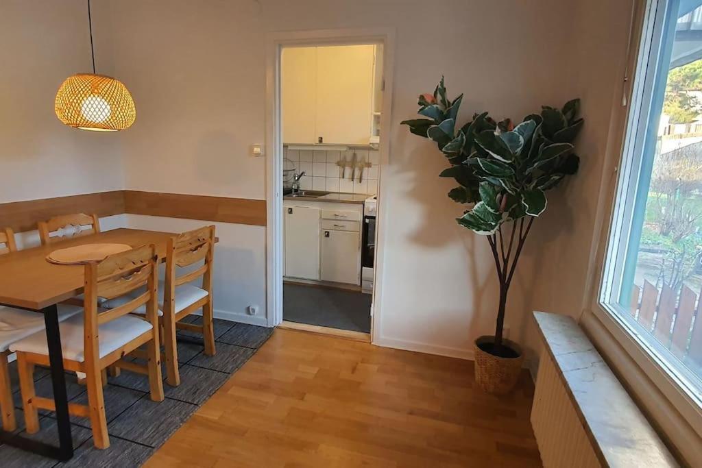 Apartment With Garden Near Metro! Stoccolma Esterno foto