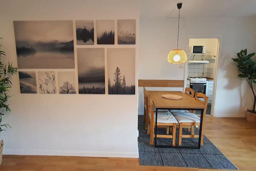 Apartment With Garden Near Metro! Stoccolma Esterno foto